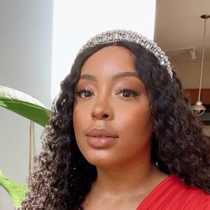 Meet your Posher, L.simone